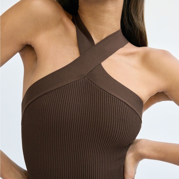 Aritzia Dresses & Skirts - Aritzia Sculpt Criss-Cross Dress